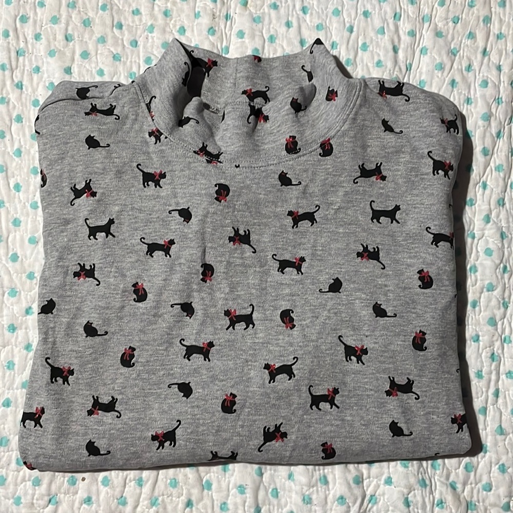 Christmasy cat long sleeve turtleneck